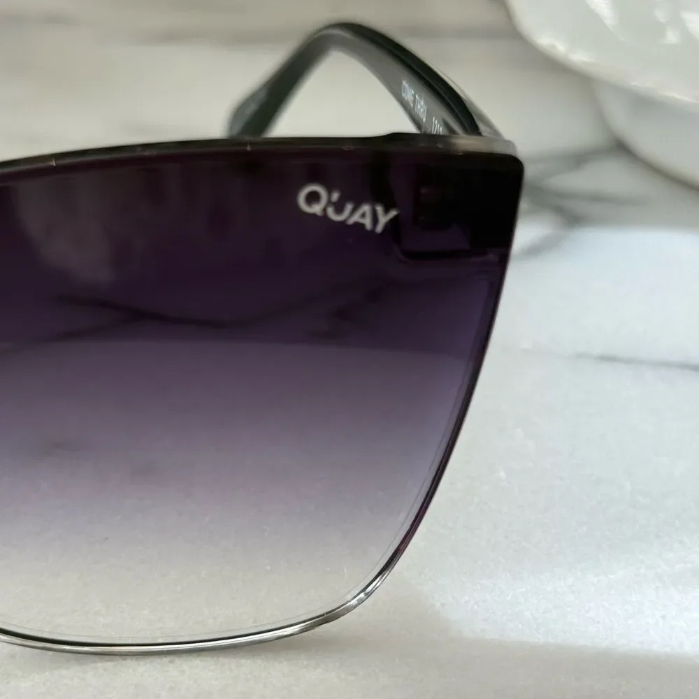 ⭐️Quay COME THRU Sunglasses